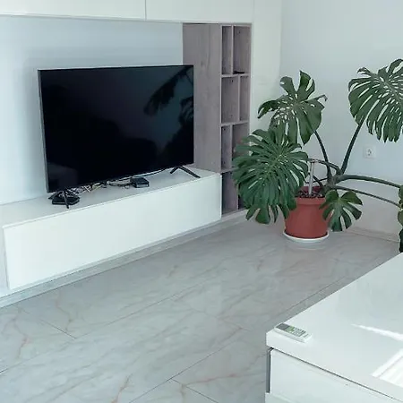 Three Next To The Sea Apartment Burgas